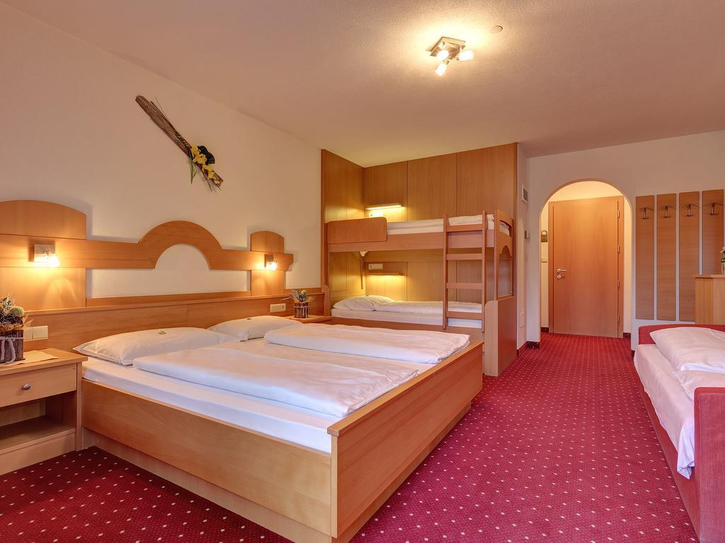 Hotel Gisserhof Ahrntal Kamer foto