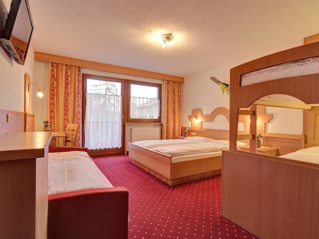 Hotel Gisserhof Ahrntal Kamer foto