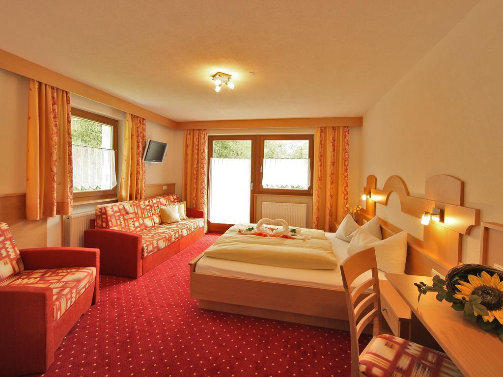 Hotel Gisserhof Ahrntal Kamer foto